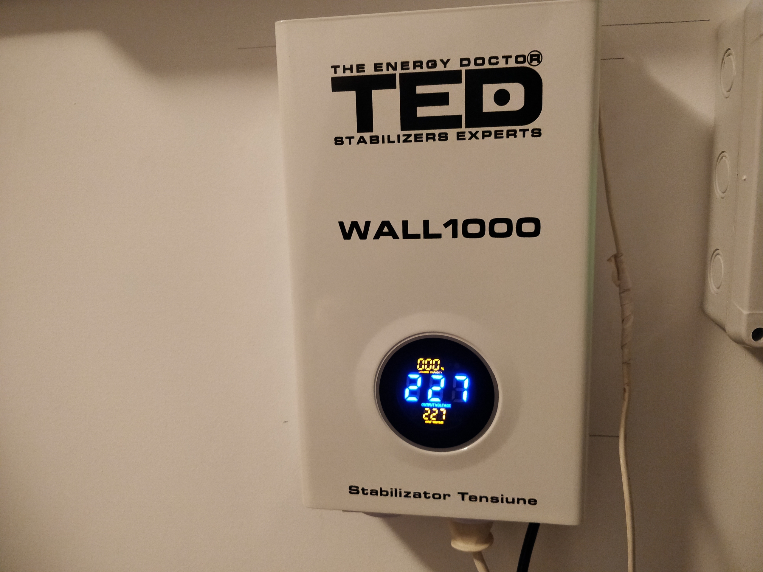 Stabilizator retea 1000VA-AVR 600W TED1000WALL